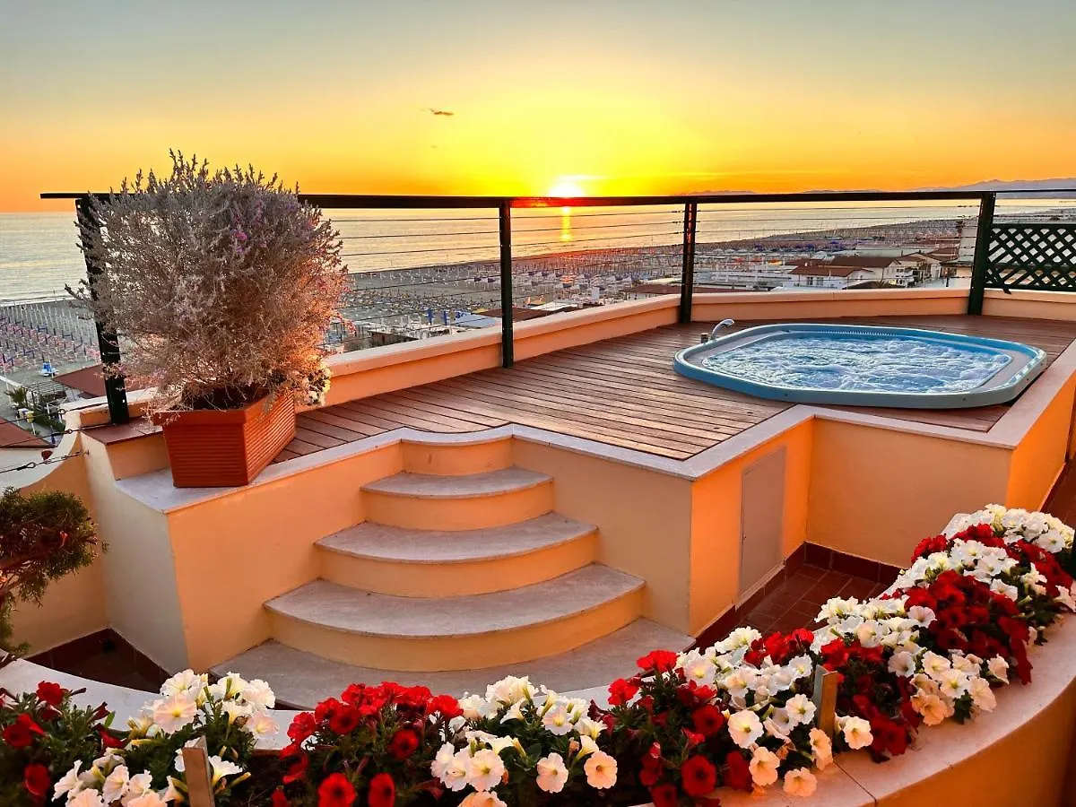 Hotel Piccadilly Penthouse With Jacuzzi Lido di Camaiore 0*,  Italia
