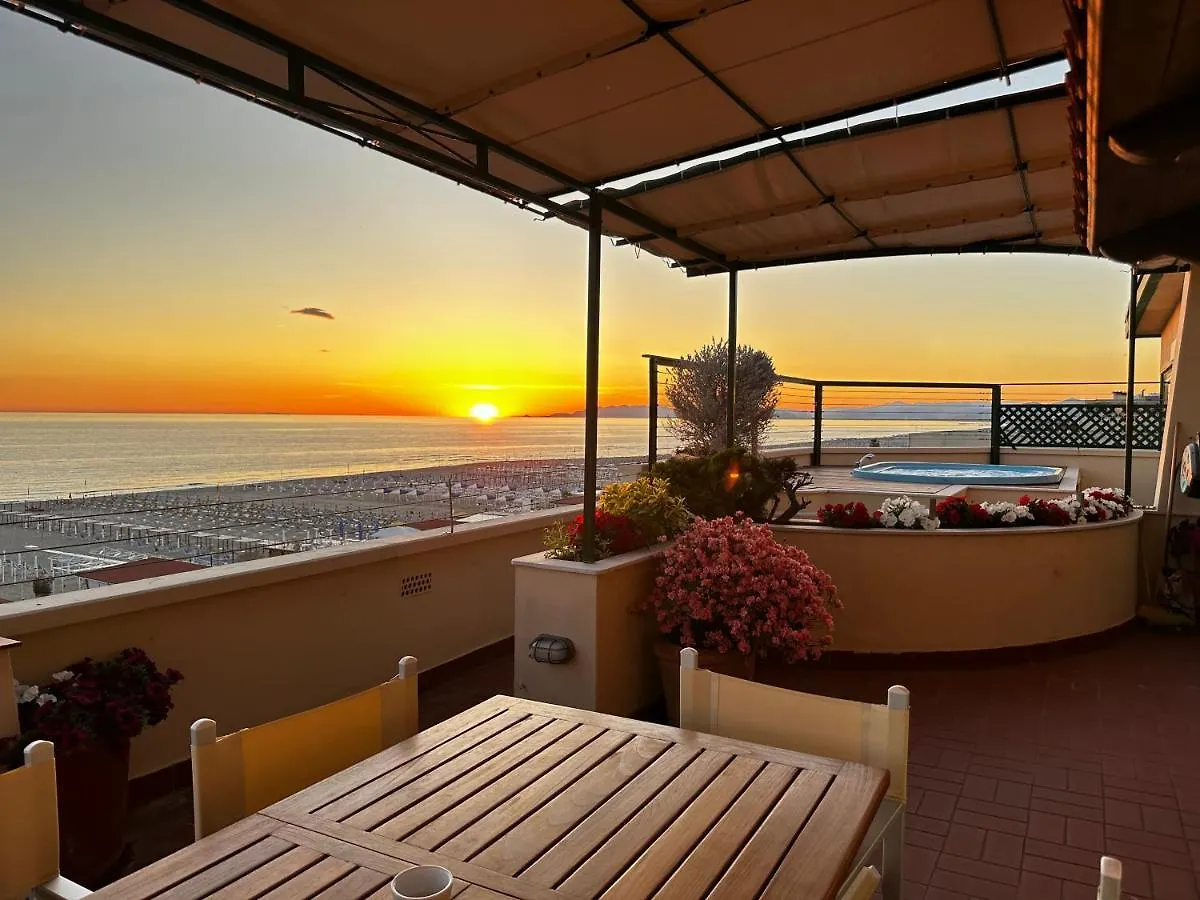 Hotel Piccadilly Penthouse With Jacuzzi Lido di Camaiore
