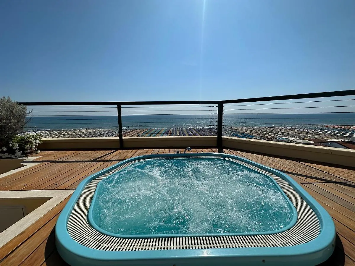 Hotel Piccadilly Penthouse With Jacuzzi Lido di Camaiore Italia