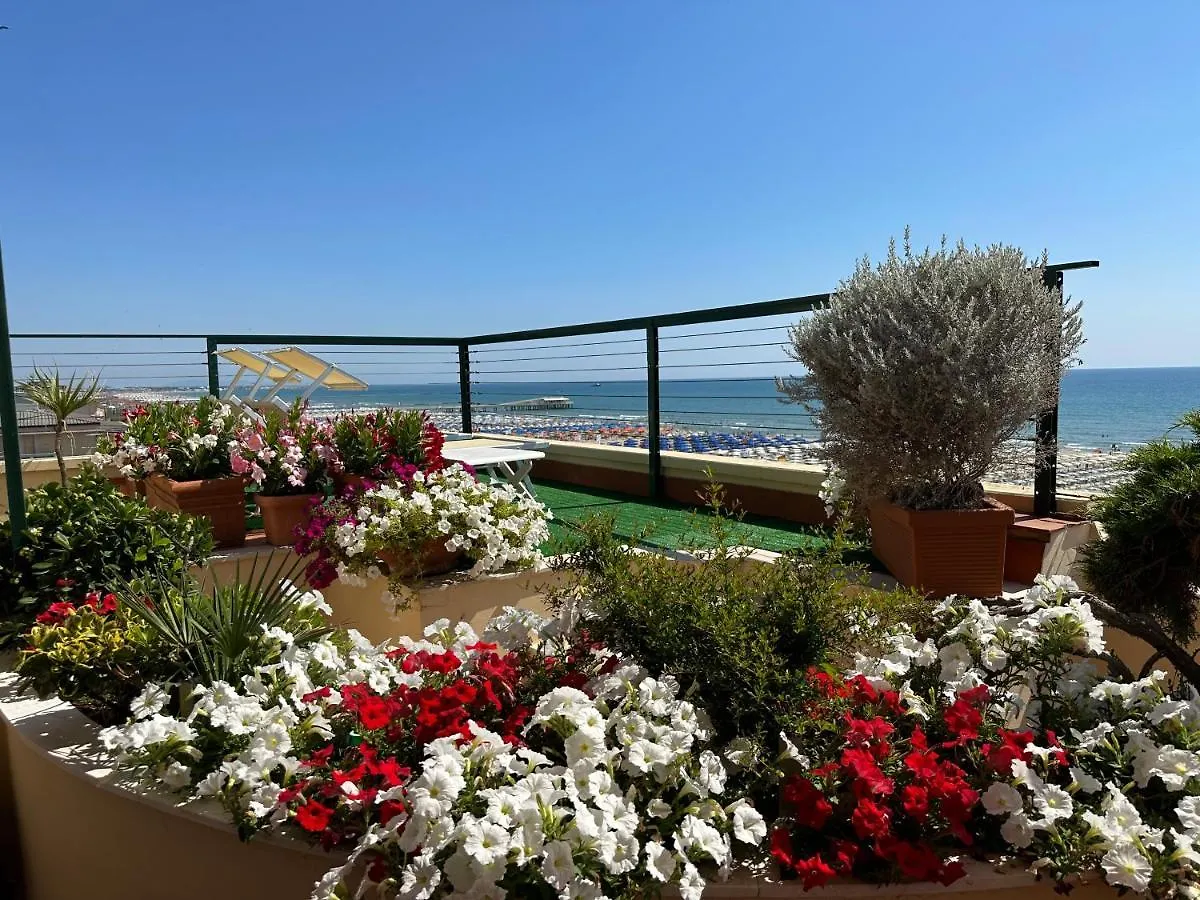 Hotel Piccadilly Penthouse With Jacuzzi Lido di Camaiore Italia