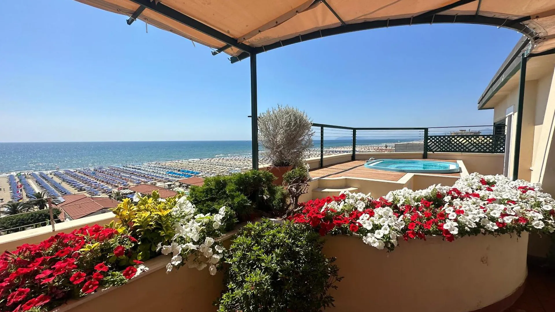 Hotel Piccadilly Penthouse With Jacuzzi Lido di Camaiore