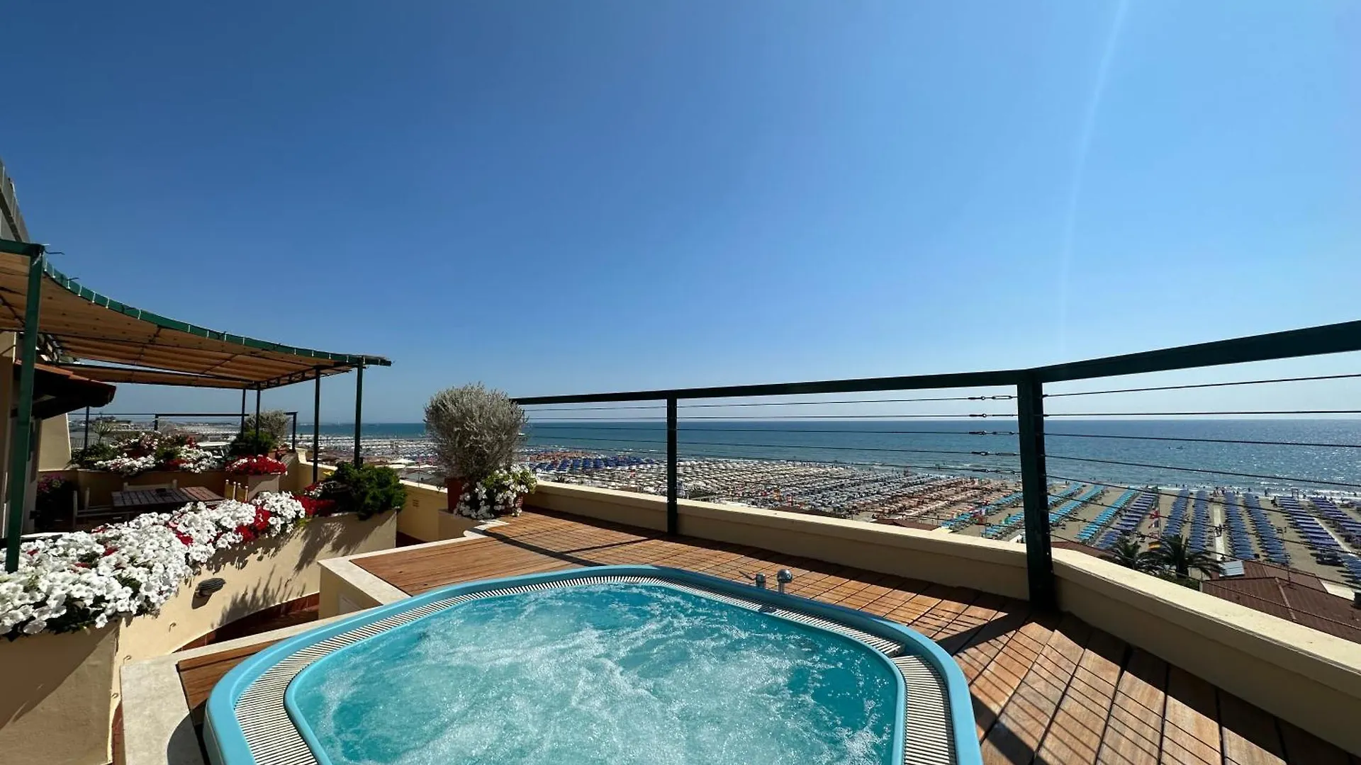 Hotel Piccadilly Penthouse With Jacuzzi Lido di Camaiore